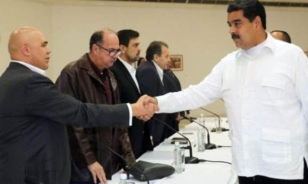 دولت ونزوئلا و مخالفان برای حل بحران سیاسی در این کشور دیدار کردند 